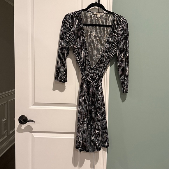 Maggy London Monochrome Abstract Wrap Dress - Picture 1 of 3
